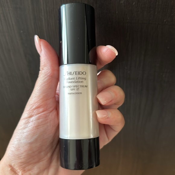 Shiseido foundations - Picture 3 of 3